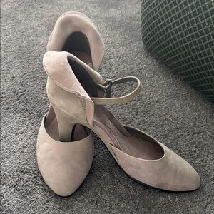 Aerosols Elegant Women's Suede Heels Size 10